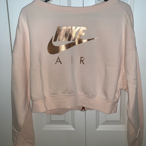 Nike Tops - nike sweatshirt